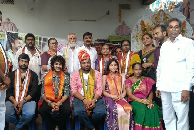 భీమవరంలో తెల్ల కాగితం హీరో రోషన్, హీరోయిన్ నక్షత్రకు సత్కారం