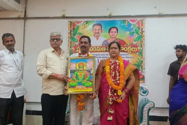 డీసీసీబీ బ్యాంకు ఉద్యోగి చంద్రరావుకు ఘన సన్మానం డీసీసీబీ బ్యాంకు ఉద్యోగి చంద్రరావుకు ఘన సన్మానం