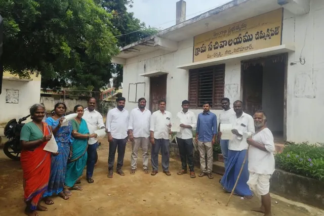 దమ్మన్నపేటలో సీఎంఆర్‌ఎఫ్ చెక్కుల పంపిణీ