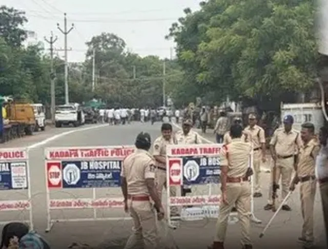 ఏపీలో ఎంపీటీసీ, జెడ్పీటీసీ నామినేషన్ల వేళ ఉద్రిక్తతలు