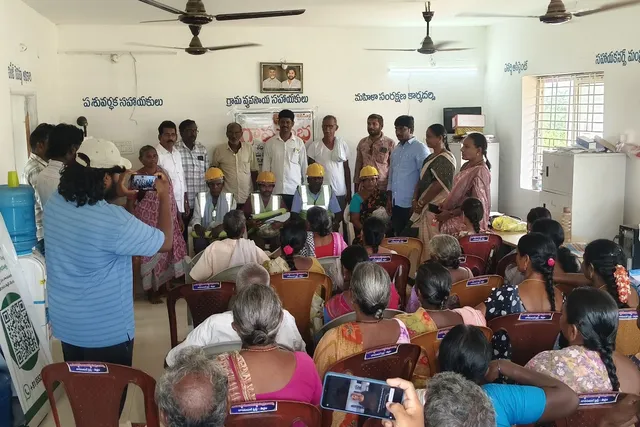 తెడ్లం గ్రామంలో గాంధీ జయంతి వేడుకలు: అభివృద్ధిపై చర్చ తెడ్లం గ్రామంలో గాంధీ జయంతి వేడుకలు: అభివృద్ధిపై చర్చ