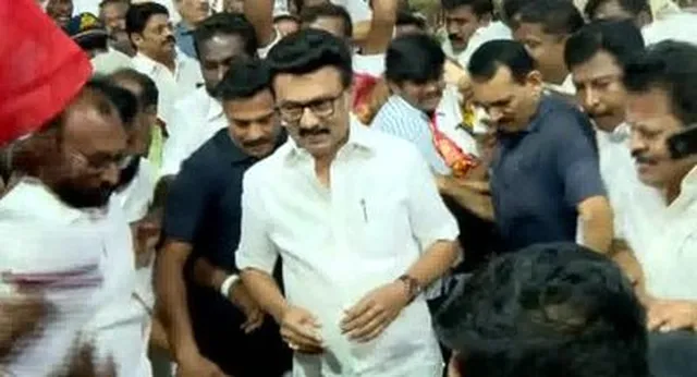 மதுரையில் மு.க.ஸ்டாலினுக்கு உற்சாக வரவேற்பு