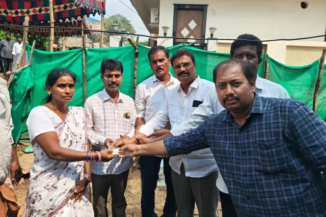 రోడ్డు ప్రమాద బాధిత కుటుంబానికి రూ.13 వేల ఆర్థిక సాయం