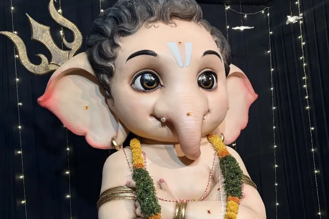ఆకట్టుకుంటున్న ముద్దులొలికిస్తున్న బాల గణపయ్య