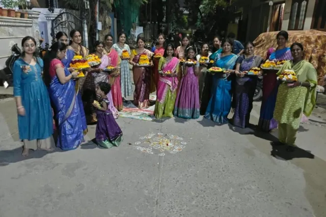 గాంధీనగర్లో ఘనంగా బతుకమ్మ వేడుకలు గాంధీనగర్లో ఘనంగా బతుకమ్మ వేడుకలు