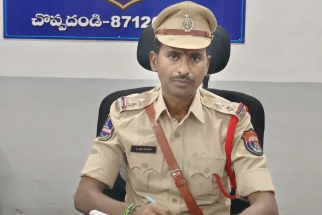 చొప్పదండి: పేకాటరాయుళ్ల అరెస్ట్ చొప్పదండి: పేకాటరాయుళ్ల అరెస్ట్