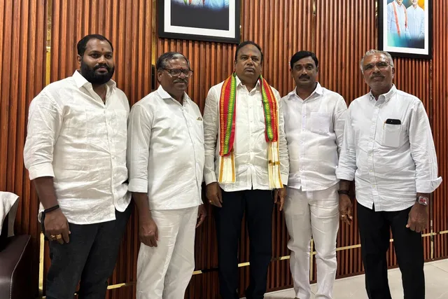 నిజామాబాద్ రూరల్ ఎమ్మెల్యేను కలిసిన కాంగ్రెస్ నాయకులు