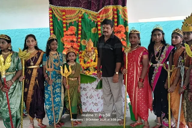 ఆకట్టుకున్న దసరా ఉత్సవాలు ఆకట్టుకున్న దసరా ఉత్సవాలు