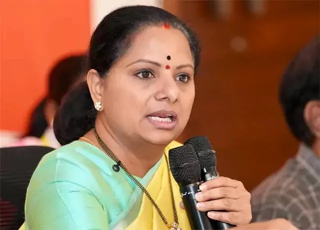 సీఎం చెప్పిన భూముల చిట్టాపై నిజాలు నిగ్గు తేలాలి: కవిత సీఎం చెప్పిన భూముల చిట్టాపై నిజాలు నిగ్గు తేలాలి: కవిత