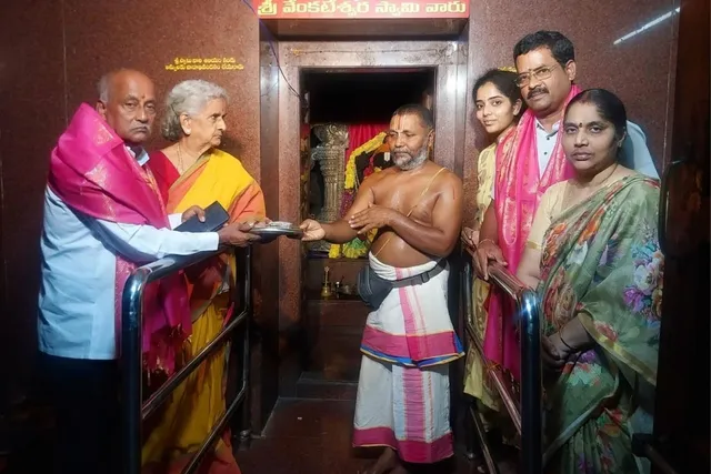 అన్నదాన భవనం అభివృద్ధి పనులకు రూ. లక్ష విరాళం అన్నదాన భవనం అభివృద్ధి పనులకు రూ. లక్ష విరాళం