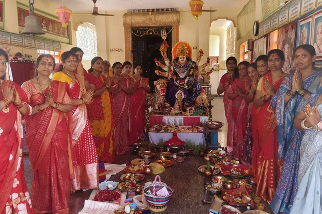 శ్రీ లక్ష్మి సరస్వతి గాయత్రి మాత ఆలయంలో సామూహిక కుంకుమార్చన