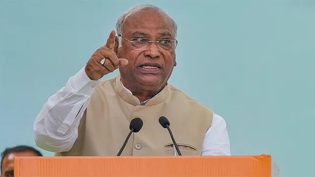 வாக்குச்சீட்டு தேர்தல் வேண்டும்: கார்கே வலியுறுத்தல் வாக்குச்சீட்டு தேர்தல் வேண்டும்: கார்கே வலியுறுத்தல்