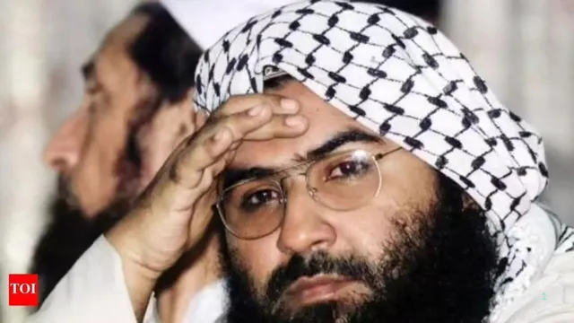 మసూద్ అజార్పై పాక్ రివార్డు పెంపు: ఎఫ్ఏటీఎఫ్ భయమా? మసూద్ అజార్పై పాక్ రివార్డు పెంపు: ఎఫ్ఏటీఎఫ్ భయమా?