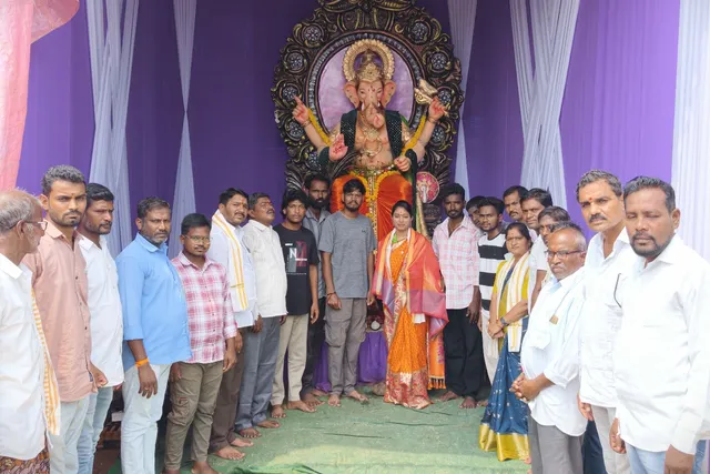 వినాయక మండపాల్లో ప్రత్యేక పూజలు నిర్వహించిన డా. బోగ శ్రావణి వినాయక మండపాల్లో ప్రత్యేక పూజలు నిర్వహించిన డా. బోగ శ్రావణి