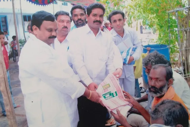 గాంధీ జయంతి: కోదాడలో పేదలకు వస్త్రదానం