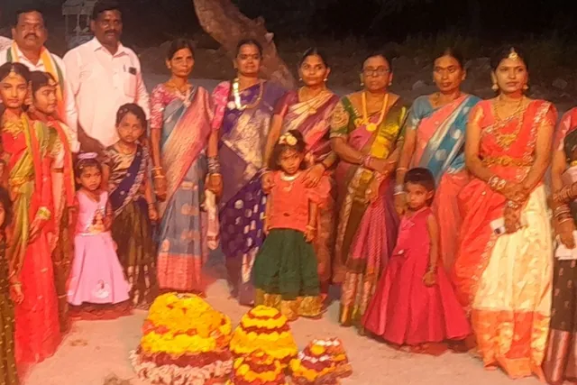 మడికొండలో ఘనంగా సద్దుల బతుకమ్మ సంబరాలు
