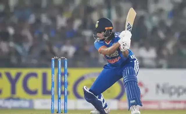నిబంధనల ఉల్లంఘన.. షఫాలీ వర్మకు ఐసీసీ షాక్