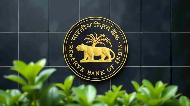 రూపాయి పతనం అడ్డుకునేందుకు RBI కీలక నిర్ణయం రూపాయి పతనం అడ్డుకునేందుకు RBI కీలక నిర్ణయం
