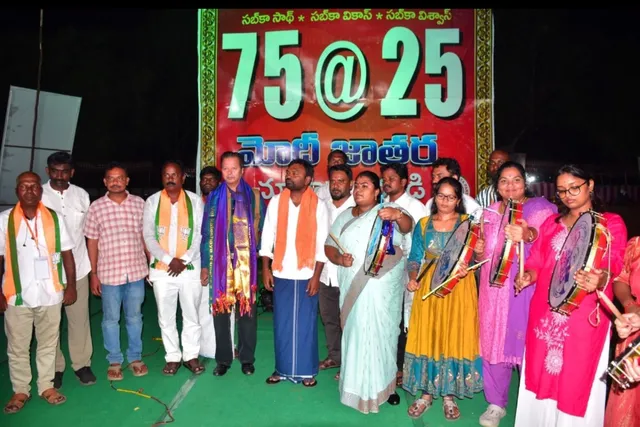 డప్పుల మోతతో ఆస్ట్రేలియా రికార్డు బ్రేక్ చేసిన ఇండియా డప్పుల మోతతో ఆస్ట్రేలియా రికార్డు బ్రేక్ చేసిన ఇండియా