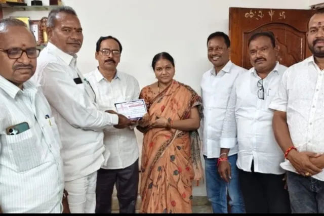 మార్కండేయ మందిరనిర్మాణానికి విరాళం అందించిన వెంకట్రావు