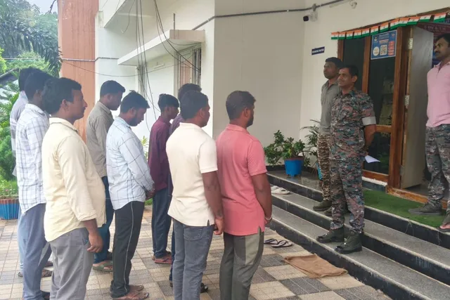 చర్ల రౌడీ షీటర్లకు డీఎస్పీ హెచ్చరిక
