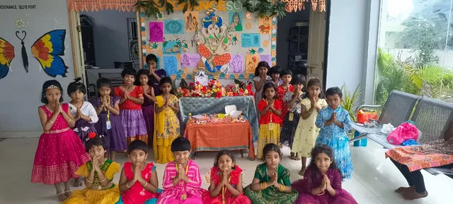 వినాయక చవితి సందర్భంగా రెజోనెన్స్ పాఠశాలలో ప్రత్యేక ర్యాలీ
