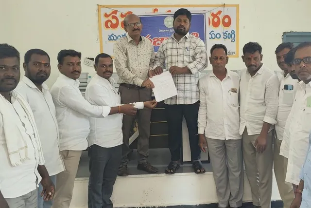 ఇందిరమ్మ ఇళ్ల కేటాయింపులో అవకతవకలు: సర్పంచుల ఆరోపణలు