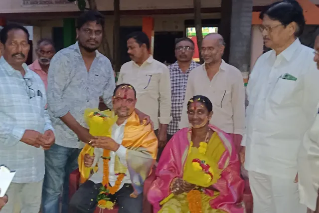 సారిపల్లి పాఠశాల కమిటీ ఎన్నిక: త్రినాథ్ చైర్మన్‌గా, రోజా వైస్ చైర్మన్‌గా ఎన్నిక