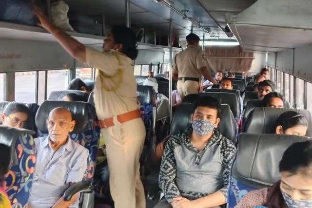 బోధనం టోల్ ప్లాజా వద్ద ఎక్సైజ్ అధికారుల ఆకస్మిక తనిఖీలు