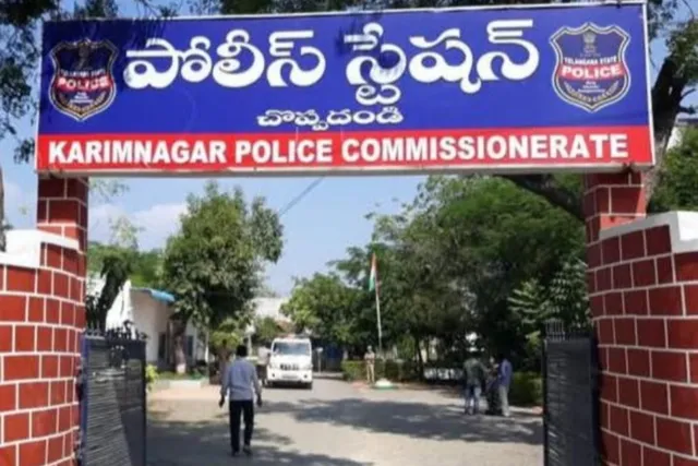 చొప్పదండిలో పేకాట ఆడుతున్న ఐదుగురు అరెస్ట్... సొత్తు స్వాధీనం