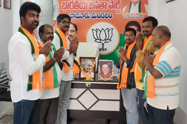 గాంధీ, శాస్త్రి జయంతి: పామూరులో బీజేపీ నాయకుల ఘన నివాళి గాంధీ, శాస్త్రి జయంతి: పామూరులో బీజేపీ నాయకుల ఘన నివాళి