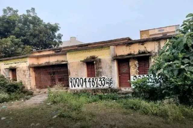 శిథిలావస్థలో వ్యవసాయ సహకార సంఘం భవనం