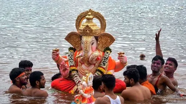 వినాయక నిమజ్జనం ఆధ్యాత్మికమా.. శాస్త్రీయమా.. అసలు రహస్యం ఇదే!