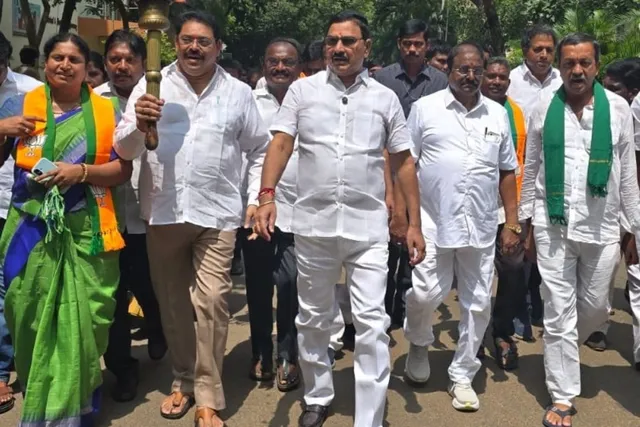 భీమవరంలో బీజేపీ ఆధ్వర్యంలో సేవా జ్యోతి యాత్ర భీమవరంలో బీజేపీ ఆధ్వర్యంలో సేవా జ్యోతి యాత్ర