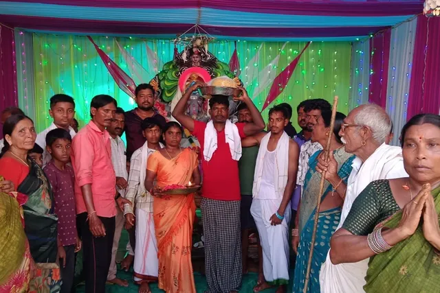 వినాయక స్వామి లడ్డును సొంతం చేసుకున్న పానేం వెంకటేశ్వర్లు