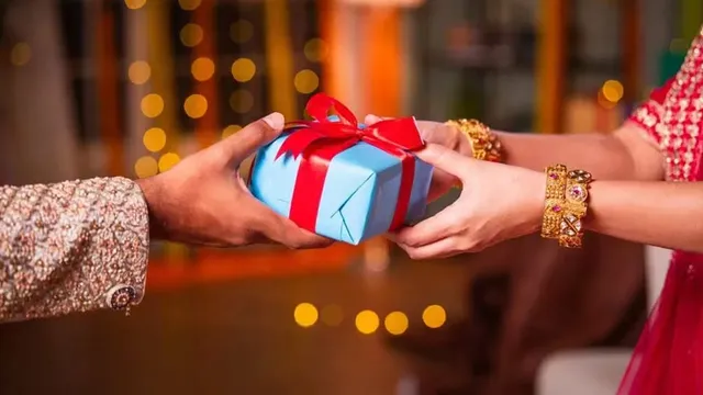 దీపావళి గిఫ్ట్ తీసుకుంటున్నారా..? బీ అలర్ట్