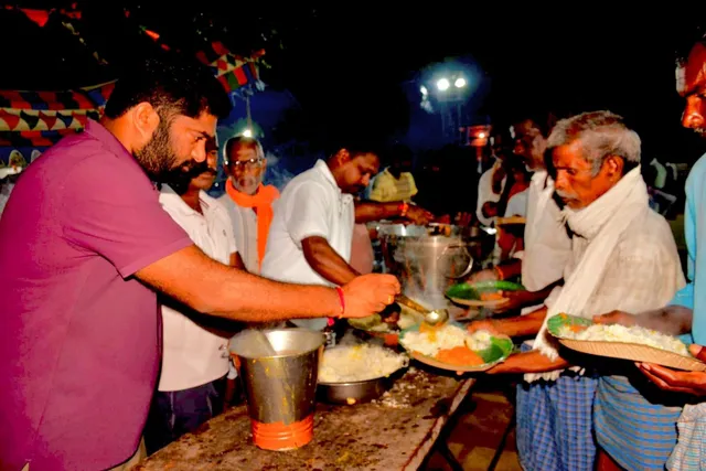 కొండాపూర్ మండలం తొగరిపల్లి గ్రామంలో అన్న ప్రసాద వితరణ