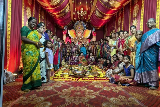 వినాయకునికి 108 రకాల నైవేద్యం సమర్పించిన మహిళలు