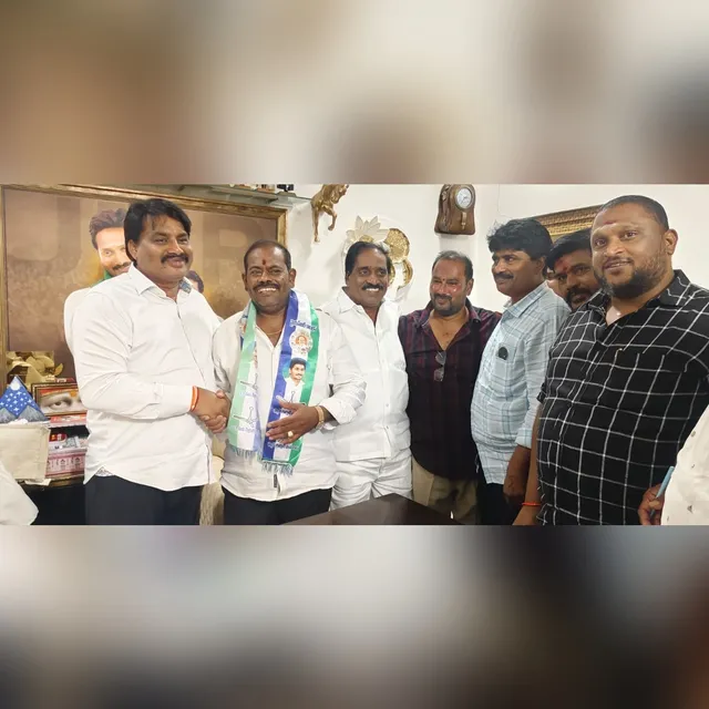 వైసీపీలోకి చేరిన జనసేన నాయకుడు గరికపాటి చంద్ర వైసీపీలోకి చేరిన జనసేన నాయకుడు గరికపాటి చంద్ర