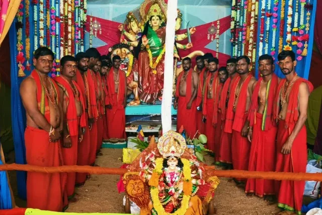 అంగరంగ వైభవంగా దుర్గా మాత ప్రతిష్ట అంగరంగ వైభవంగా దుర్గా మాత ప్రతిష్ట