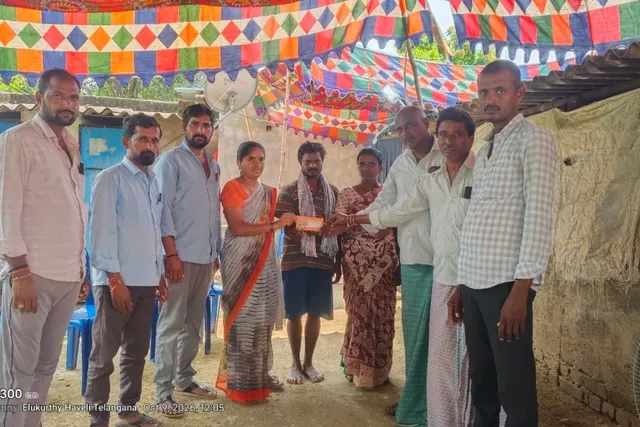 ఆరేపల్లె హవేలీలో బాధిత కుటుంబానికి ఆర్థిక సాయం అందజేత ఆరేపల్లె హవేలీలో బాధిత కుటుంబానికి ఆర్థిక సాయం అందజేత