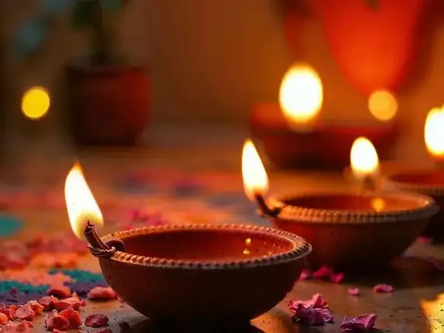 దీపావళి వేళ టపాసుల ప్రమాదాలకు ప్రత్యేక బీమా కవరేజీ