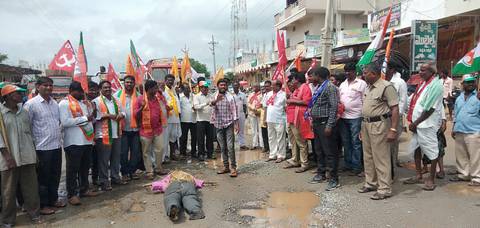 ఆర్టీసీ కార్మికుల సమస్యలు పరిష్కరించాలి