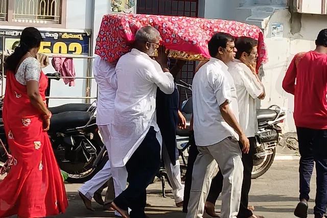 నరసాపురంలో ఘనంగా షిరిడి సాయిబాబా సమాధి సేవ నరసాపురంలో ఘనంగా షిరిడి సాయిబాబా సమాధి సేవ