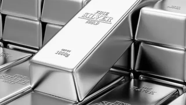 Silver price drops by Rs. 5,000