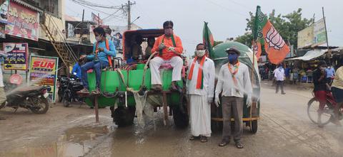 సేవా సప్తాహంలో భాగంగా హైపో క్లోరైడ్ ద్రావణం పిచికారీ