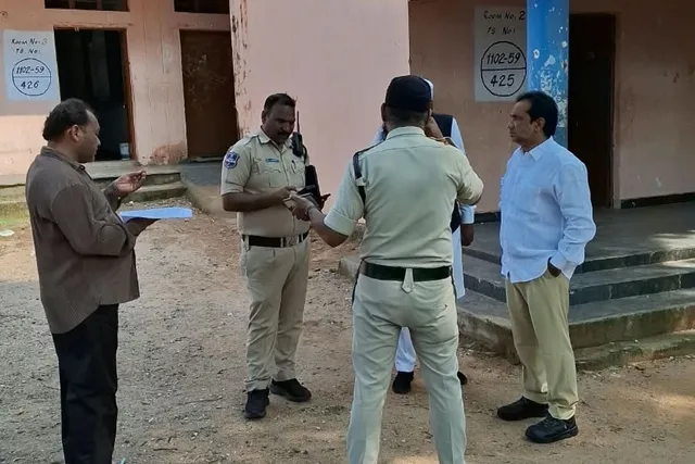ముకర్రంపుర బాలికల పాఠశాలకు ఆకతాయిల బెడద.. పోలీసులకు ఫిర్యాదు