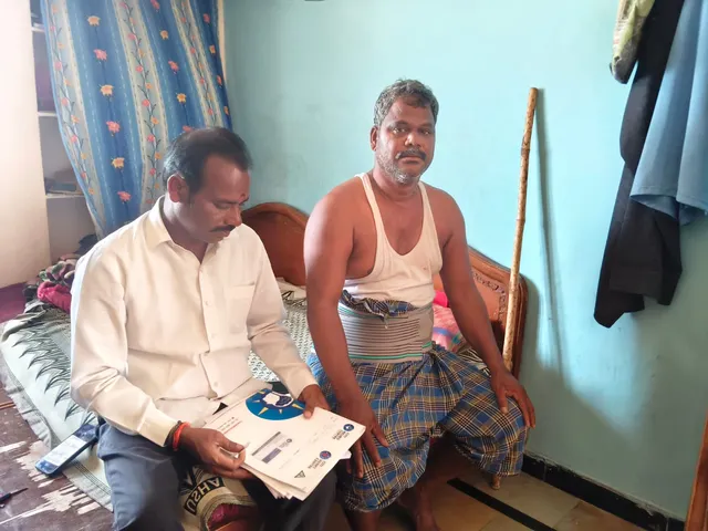 కాంగ్రెస్ కార్యకర్త గోపాల్‌ను పరామర్శించిన దేవన్న నాయుడు