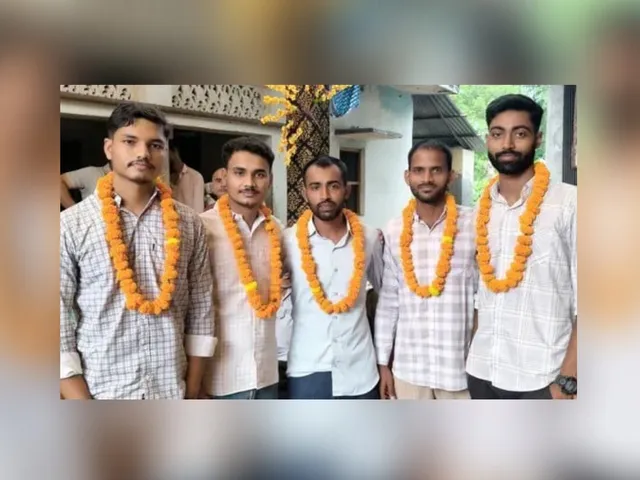 కలిసి చదివి పోలీస్ కొలువులు సాధించిన ఐదుగురు మిత్రులు కలిసి చదివి పోలీస్ కొలువులు సాధించిన ఐదుగురు మిత్రులు