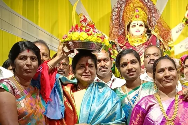 శ్రీ లక్ష్మి నరసింహస్వామి దేవాలయంలో వారాహి ఉత్సవంలో మల్లు నందిని